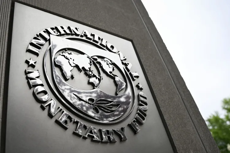 FMI taie la jumătate creșterea economică a României: inflație de aproape 8%, șomaj în creștere și deficit tot mai mare în 2026