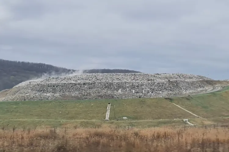 Clujenii contrazic autoritățile cu privire la mirosul insuportabil care lovește Cluj-Napoca: „Se ard gunoaiele. Nu e de la îngrășământ” FOTO