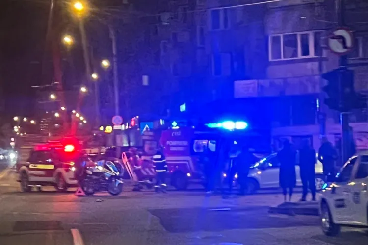 Accident după accident în Cluj-Napoca azi-noapte: Un motociclist lovit de o mașină la intersecția străzilor Fabricii și București