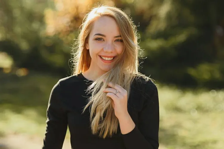 VIDEO. Ea este angajata anului la Cluj! Karina, o casieră din Florești, a impresionat mii de clujeni cu atitudinea ei: „Rază de soare”,„Îți luminează ziua”