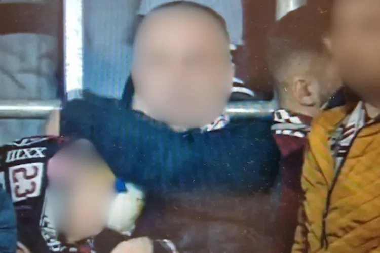 Moment bizar în timpul meciului dintre Rapid și Universitatea Cluj. Cum a „șutit” un fan mingea ajunsă în tribună: „Ce maradonă din trei mișcări!”