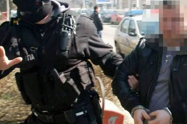 Un bărbat „adevărat” s-a dus peste concubină și a amenințat-o cu moartea, deși avea ordin de protecție. Polițiștii clujeni l-au „răcorit”... după gratii