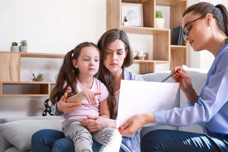 Camera Deputaților a adoptat legea care aduce sprijin psihologic părinților copiilor cu sindrom Down și autism