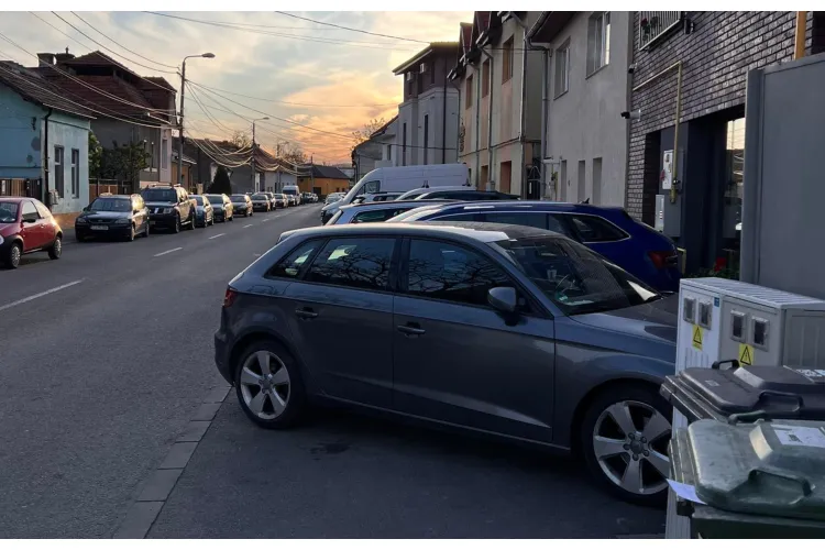 Mașinile din Cluj-Napoca „au cucerit” și ultimul trotuar: „Este o ocazie unică să învăț cum să zbor”