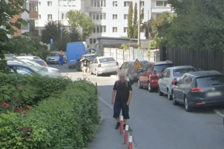 O stradă din Cluj a devenit parcare ilegală: Mașinile stau înșirate de la intrare până la ghene, iar șoferii abia mai trec!