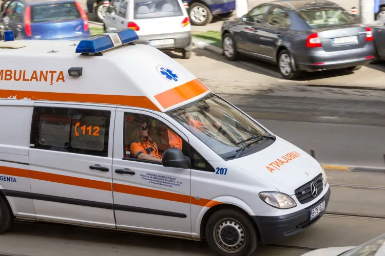 Schimbare uriașă în Codul Rutier: „Culoarul de salvare” devine obligație. Șoferii care blochează ambulanțele riscă amenzi și suspendarea permisului