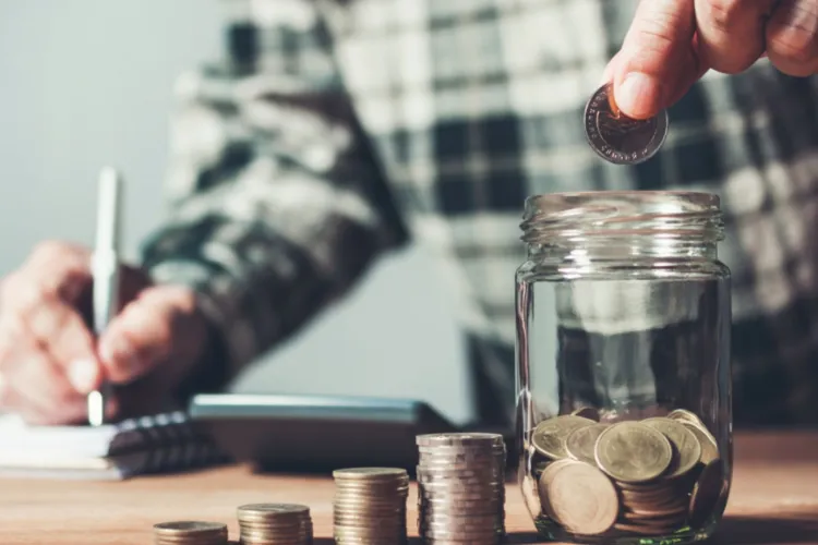 Avertisment dur de la Banca Națională a României: România trebuie să „strângă cureaua” urgent pentru a evita scenariul dramatic al crizei din Grecia