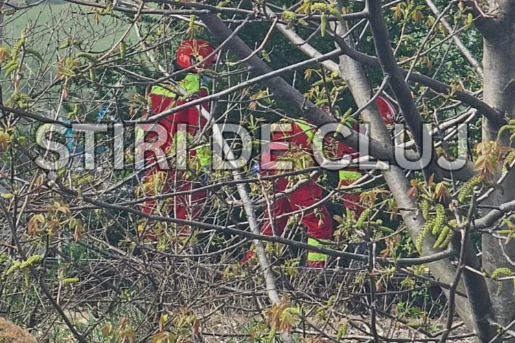 VIDEO. Ipoteză tulburătoare: Tânărul de 21 de ani din Dezmir, Cluj, care a murit ieri lovit de tren, ar fi avut căști în urechi și nu ar fi auzit trenul