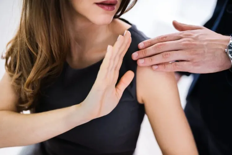 Hărțuirea intimă, pedepsită mai dur: Proiectul care schimbă regulile jocului în România a primit aviz favorabil aproape unanim