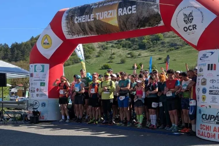 Nebunie pe traseele din Cluj! 400 de alergători au luat cu asalt Rezervația Naturală Cheile Turzii la cel mai așteptat concurs montan al anului