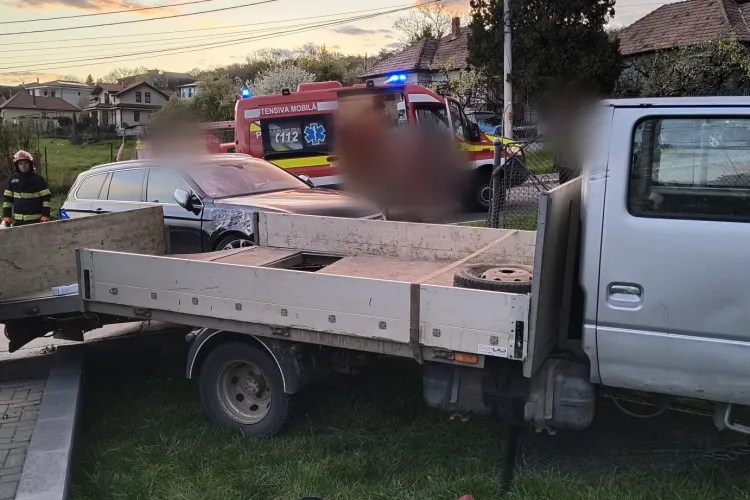 Accident în Cluj-Napoca: Un bărbat în stop cardio-respirator, după un impact între o autoutilitară si o masină. Medicii au reușit să-l resusciteze