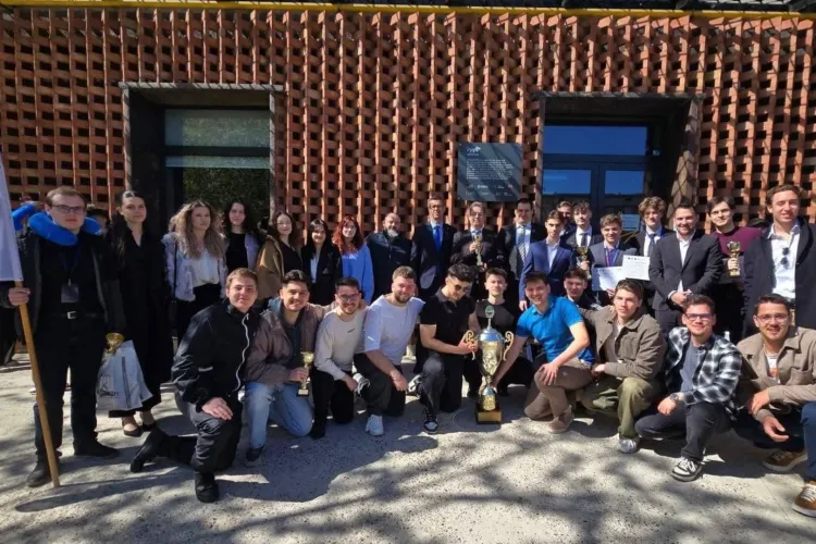 Performanță de excepție pentru UBB: Studenții clujeni au dominat competiția Hexagonul Facultăților de Drept și au plecat acasă cu marele trofeu