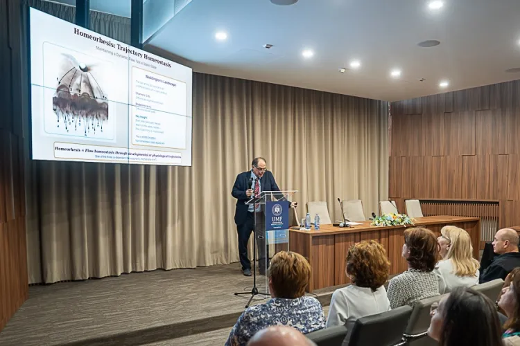 UMF Cluj, gazdă pentru un profesor român de la Cornell: Cercetător în Nature și investigator în 40 de studii a vorbit despre o teorie provocatoare a vieții