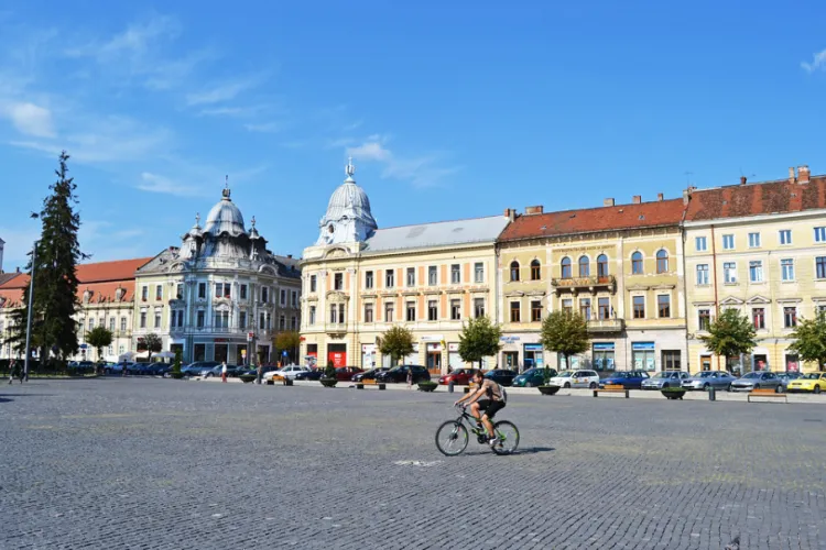 Weekend cu iz de vară la Cluj, urmat de un „duș rece”: Temperaturile scad drastic de săptămâna viitoare. Nu puneți încă hainele groase în cui!
