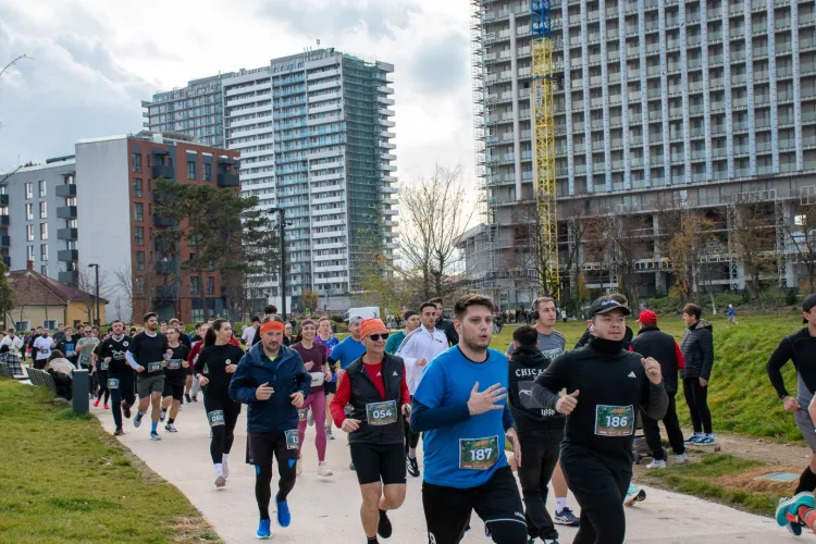 Clujenii, chemați în număr mare să alerge la Crosul „Pulse Forward” pentru a susține tratamentul unei fetițe de 3 ani care se luptă cu o boală gravă