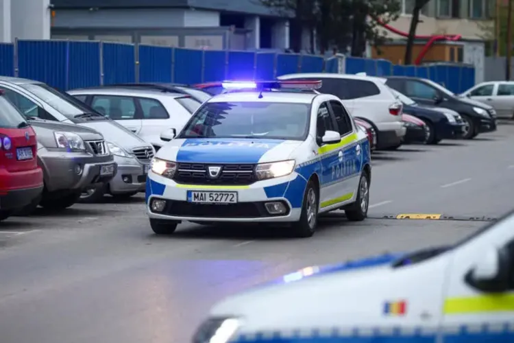 Câtă inconștiență! Un șofer rupt de beat și teribilist își ducea copiii în portbagaj. A primit o amendă uriașă și i s-a luat permisul pe loc