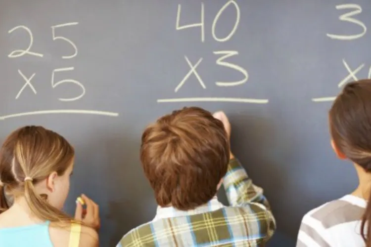 Cum ajunge matematica un coșmar pentru copiii din România: Un elev din doi nu stăpânește noțiuni elementare și abia se descurcă