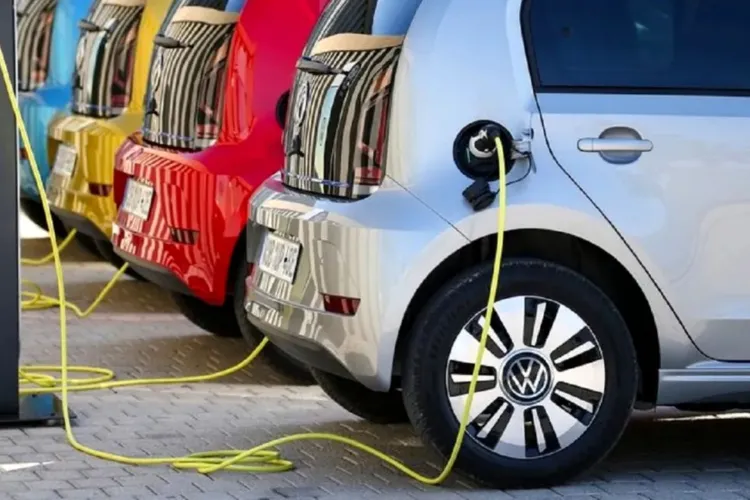 Criza de petrol din lume îi face pe șoferi să-și cumpere mașini electrice: Aproape 560.000 de vânzări în doar 3 luni. Cum arată situația în România