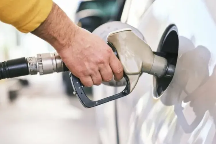 Șoc la pompă de dimineață! Carburanții au explodat cu până la 55 de bani în 12 ore, iar motorina a trecut de 9 lei