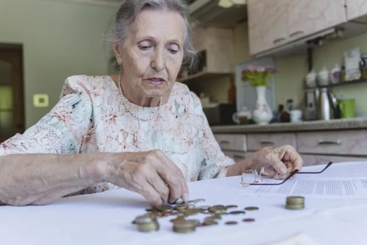 România se apropie de colapsul sistemului de pensii. Câți pensionari ține în spate un clujean care muncește: „Nu va mai avea cine”