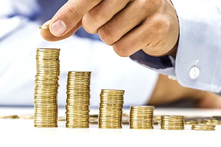 Consultantul care anunță dezastrul: „Criza politică ne va costa pe toți. Euro mai scump, taxe mai mari, miliarde europene pierdute