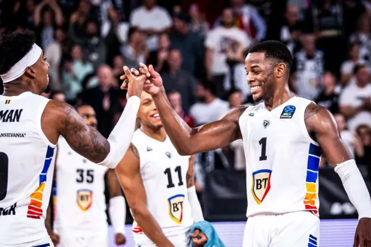 De la „Ce faci?” la „Victorie!”: Străinii de la U-BT Cluj-Napoca surprind cu expresiile românești învățate și fac show total în vestiarul campionilor