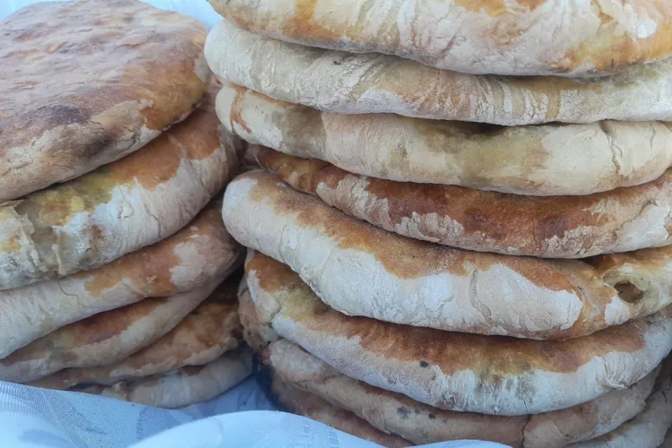 Experiență șocantă pentru o mămică din Turda. Ce a găsit în palanețul pe care tocmai îl cumpărase: „Noroc că nu l-a înghițit copilul”