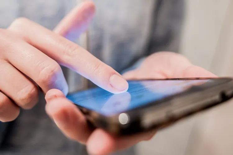 Un clujean și-a terorizat fosta cu peste 2.400 de apeluri și mesaje! A intrat cu forța peste ea în casă, deși avea ordin de protecție