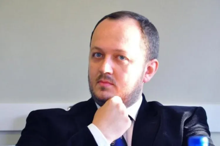 Cunoscutul profesor clujean Adrian Papahagi crede că Ilie Bolojan va reuși să câștige războiul cu PSD: „E ce trebuie. E onest, reformist, sobru, serios”