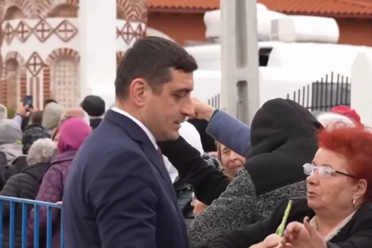 George Simion, asaltat de mii de oameni cu mesaje de „La mulți ani”. Ce credeți: Liderul AUR urcă pe valul scandalului declanșat de PSD? 