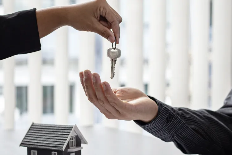 Vine valul studenților în Cluj și chiriile explodează! Când e singurul moment în care mai prinzi ceva „decent” la un preț negociabil