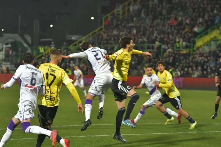 Meci istoric în Cupa României: FC Argeș Pitești și Universitatea Cluj se luptă pentru un loc în finală după zeci de ani