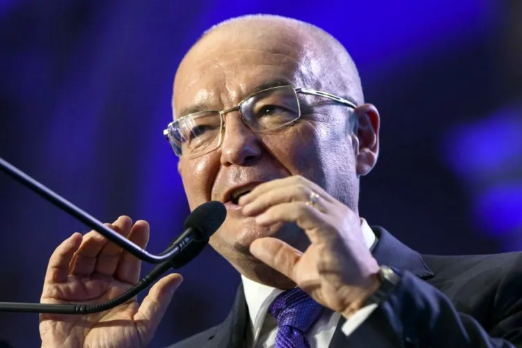 În timp ce PSD încearcă să dea jos Guvernul Bolojan, Emil Boc își continuă războiul personal cu USR: „PNL nu trebuie să fie cățelușul de companie al USR”