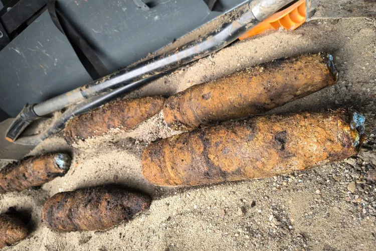 Șase proiectile neexplodate din Al Doilea Război Mondial descoperite în azi, în timpul unor lucrări. Intervenție de urgență a pirotehniștilor ISU Cluj