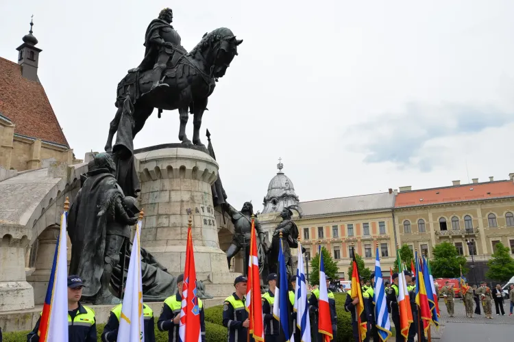 IMAGINI CARE ÎȚI TAIE RESPIRAȚIA! Centrul Clujului, cucerit de ceremonii militare și momente solemne 