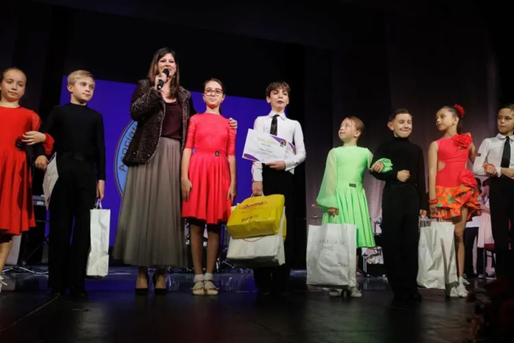 Spectacol de talent și emoție la Cluj: 146 de copii din familii numeroase vor urca pe scenă pentru a-și transforma visurile în realitate