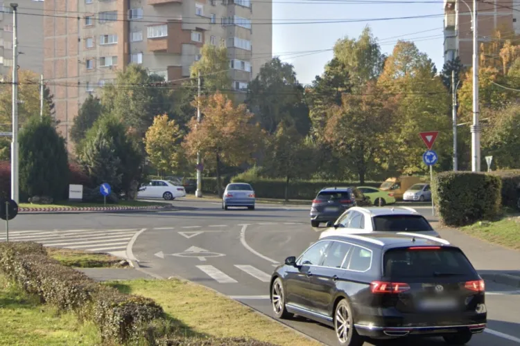 Haos pe o stradă din Cluj! Șoferii circulă pe banda greșită zilnic, iar pericolul este iminent: „Generează situații periculoase!