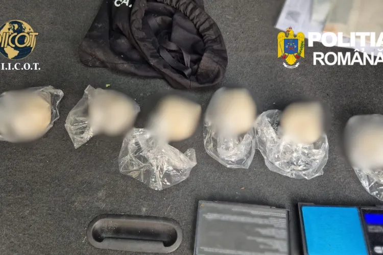 FOTO/VIDEO. Un clujean de 41 de ani a fost prins în flagrant cu sute de grame de substanțe de mare risc și mii de lei asupra sa. Vindea în Cluj-Napoca