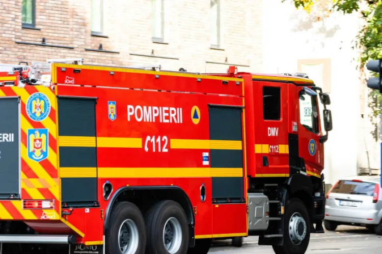 Inconștiența putea să-i coste viața. Un apartament din Cluj-Napoca a luat foc din cauza unei țigări. Două persoane au suferit arsuri 