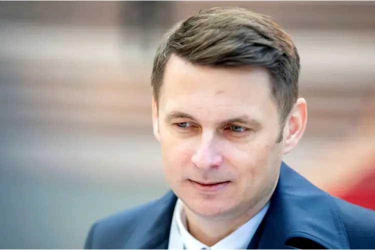 Guvernul a căzut, iar acuzațiile curg: Clujeanul din fruntea Senatului avertizează că „alianța toxică” riscă să arunce România în haos economic