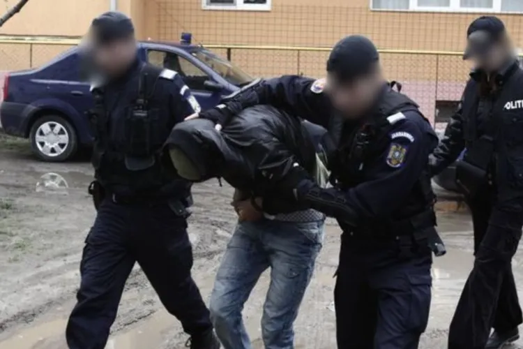 Tragedie evitată la limită: Un preot de 76 de ani, înjunghiat repetat în gât de un tânăr care susține că a primit un „mesaj de la Dumnezeu”