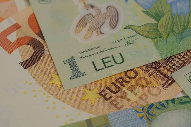 Leul a trecut de 5,2 lei chiar azi, în ziua moțiunii de cenzură! Cel mai slab curs din istoria României, anunțat de BNR