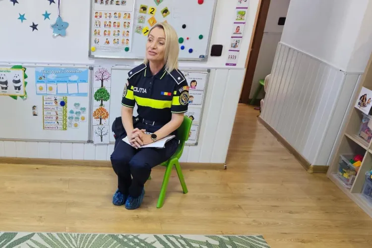 Oamenii legii, în fața copiilor de la o grădiniță din Cluj! Ce le-au spus polițiștii celor mici despre ce fac dacă se rătăcesc de părinți