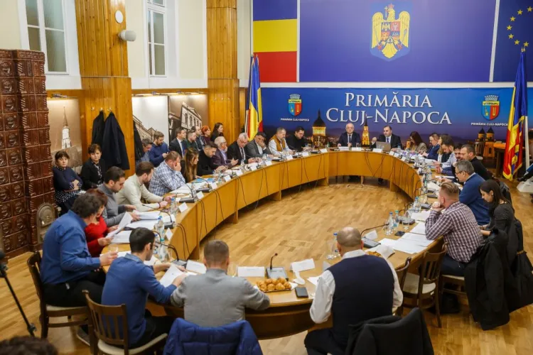 Vom avea liniște în ședința de Consiliu Local de astăzi? Un consilier local USR se teme de contre între Emil Boc și opoziție: „Îi susțin pe colegii mei”