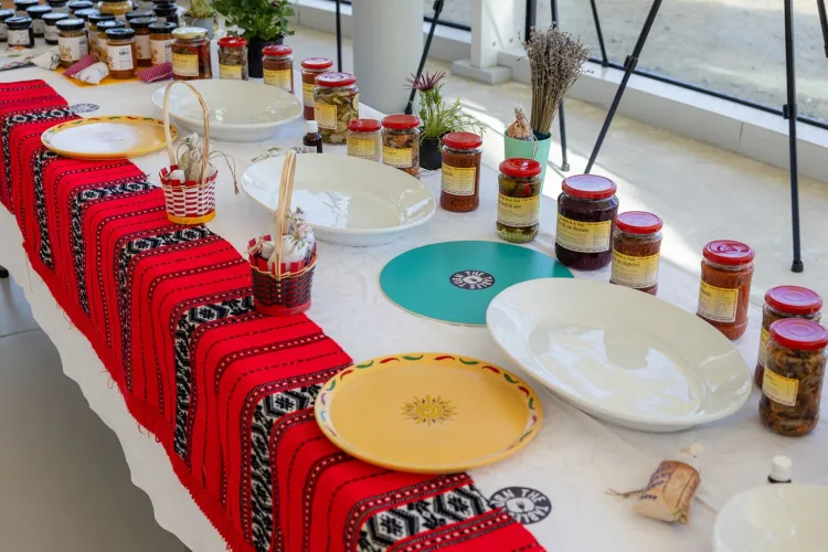 Copiii Clujului vor avea mai multă mâncare sănătoasă în școli și grădinițe, direct de la producătorii locali.  Autoritățile și fermierii caută soluții 