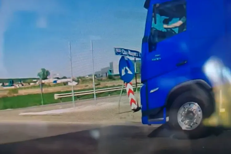 VIDEO. Șofer de TIR intră „lansat” în sensul giratoriu în Cluj și îl face „statuie pe un clujean: „Dacă nu puneam frână, eram Pa-Pa”