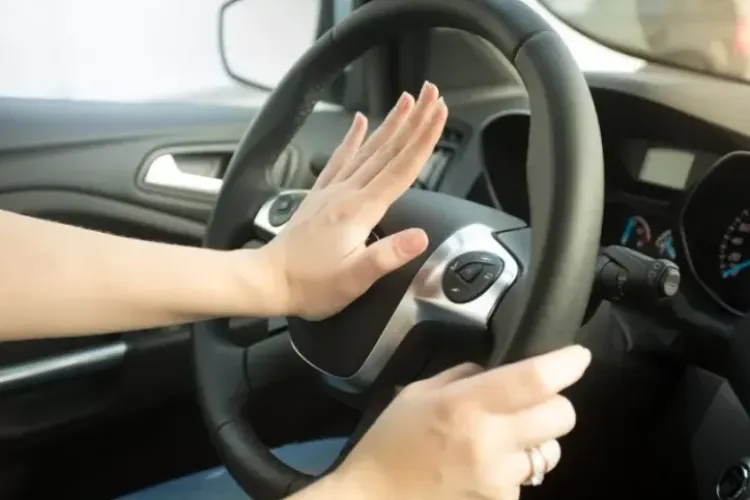 Nervi întinși la maximum pe o stradă din Cluj-Napoca: „Se claxonează și se ceartă zilnic”