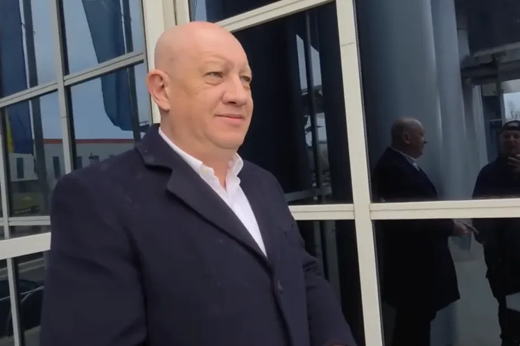VIDEO. Deputatul clujean Răzvan Ciortea „încolțit” de activistul Marian Ceaușescu: Ce a avut de zis în apărarea sa „Și nu vă dați demisia?”