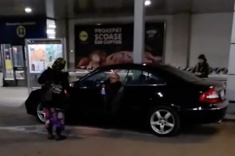 VIDEO. Plin de cerșetori în parcarea unui magazin din Cluj: Oamenii spun că se simt hărțuiți de ei, iar cei de la paza nu fac nimic: „Am chemat poliția!”