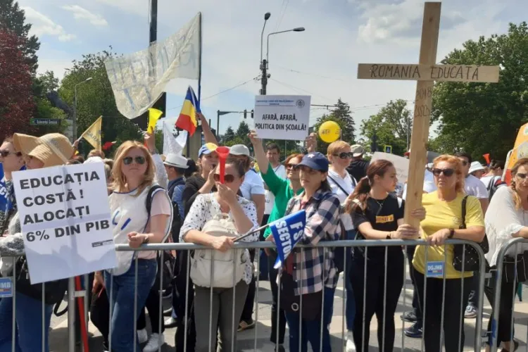 Profesorii din Cluj se pregătesc de grevă generală, dar criza politică poate da totul peste cap: „Nu avem cu cine negocia”. Când e programată greva